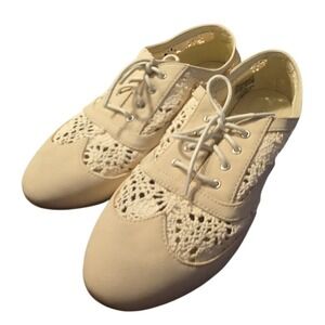 Wanted Lace Up Oxford Flats Cream White Women's Size 8.5 Casual Shoes